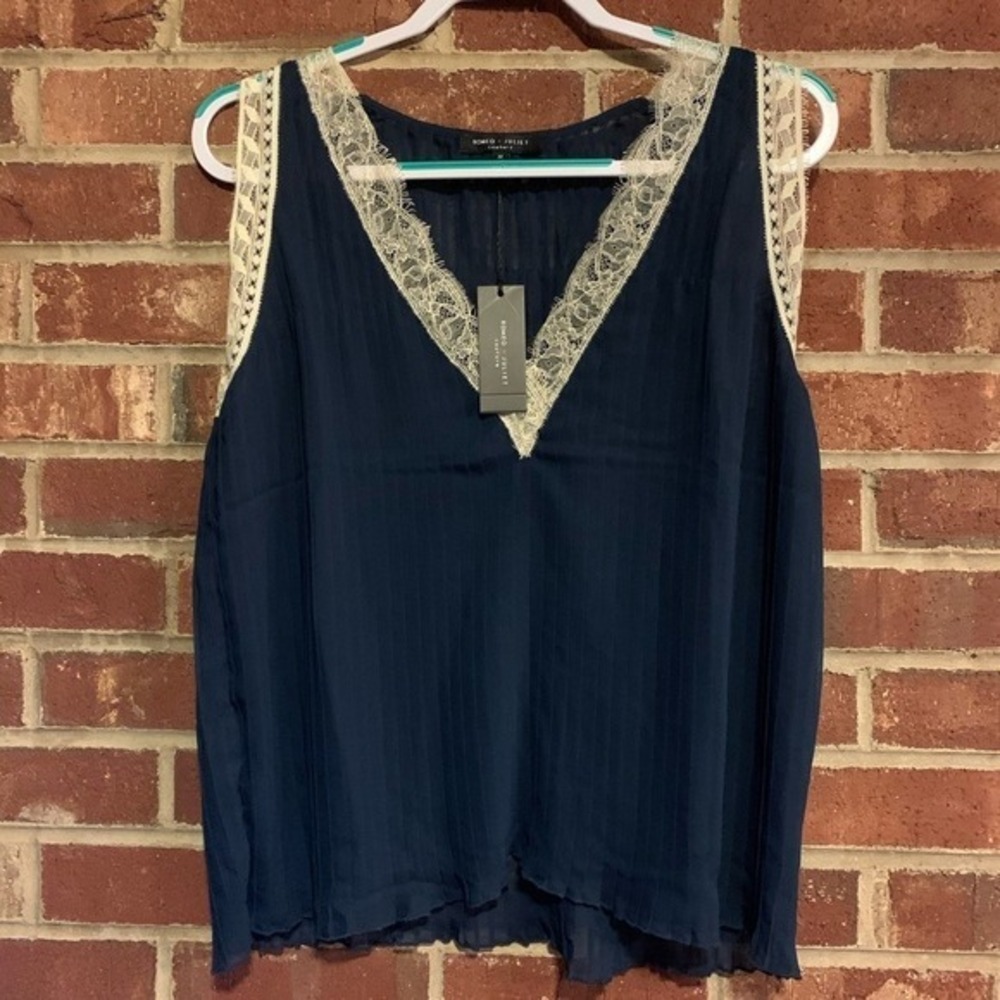 Romeo & Juliet Pleated Lace Trim Tank  Sleeveless Top Cami Size M Blue and Ivory